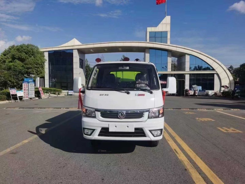 蓝牌东风途逸洗扫车1.8方水2方垃圾