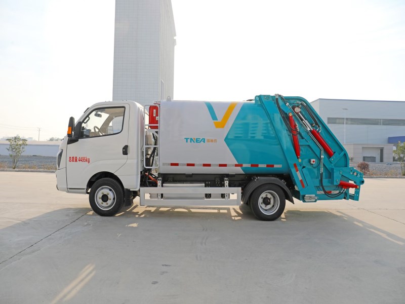 飞碟纯电动压缩垃圾车