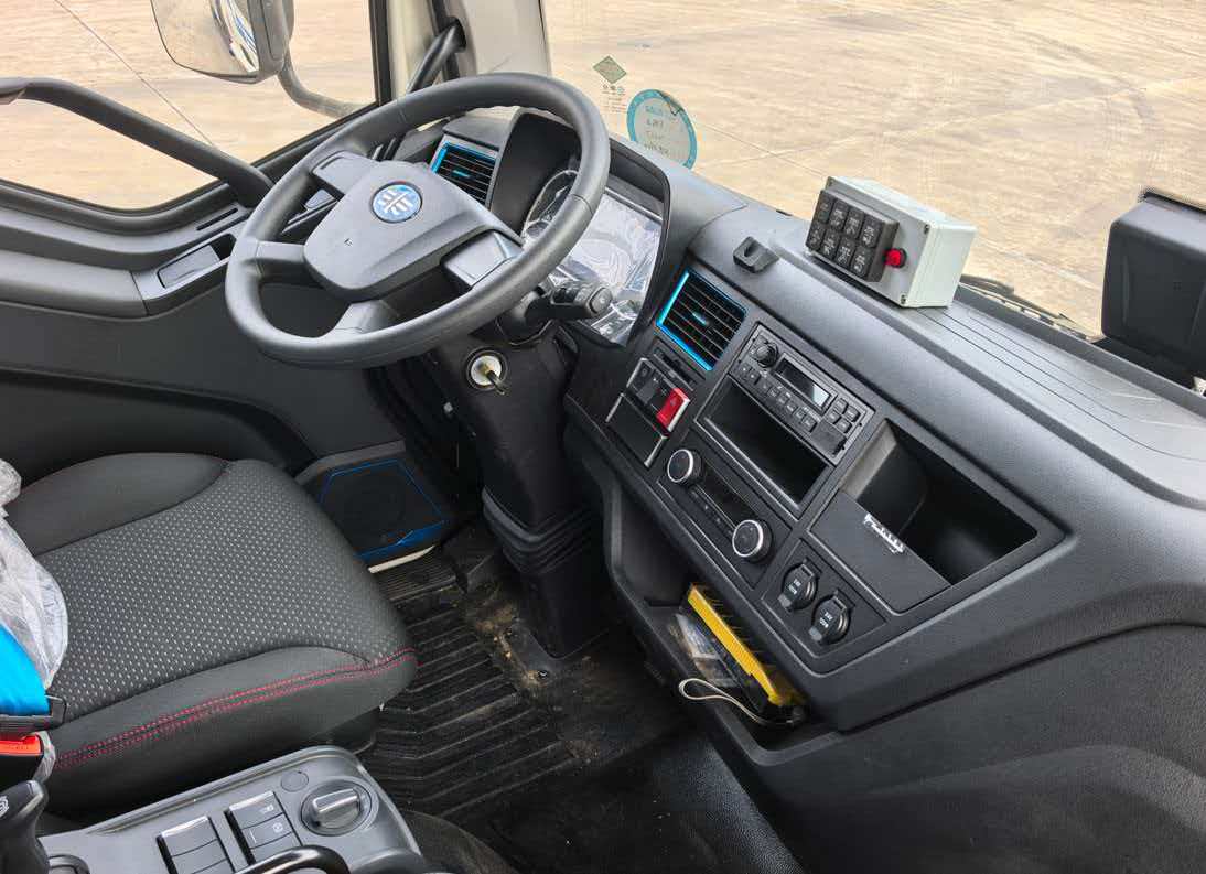 解放纯电18吨三代电池压缩垃圾车