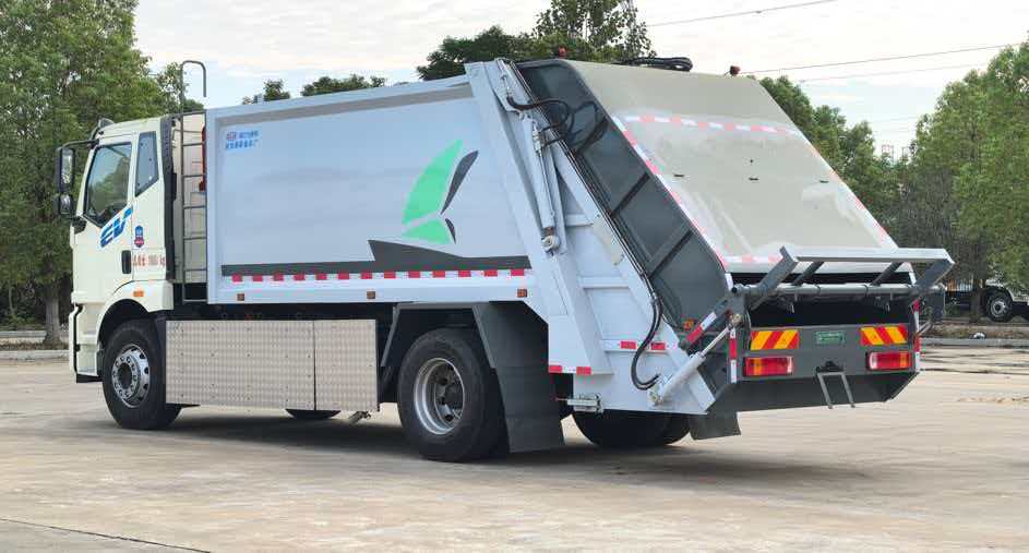 解放纯电18吨三代电池压缩垃圾车