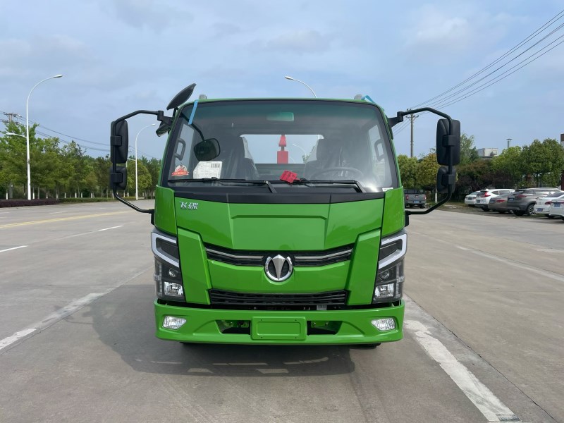 飞碟奥驰EV2纯电动勾臂垃圾车