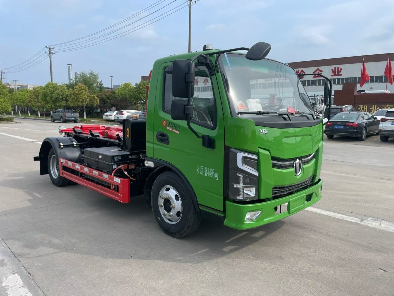 飞碟奥驰EV2纯电动勾臂垃圾车