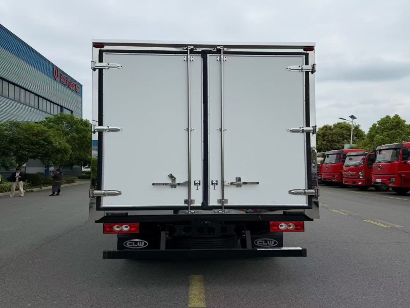 新款福田欧马可S1冷藏车