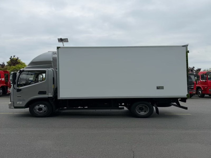 新款福田欧马可S1冷藏车