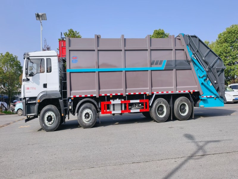 陕汽德龙前四后八40立方压缩垃圾车