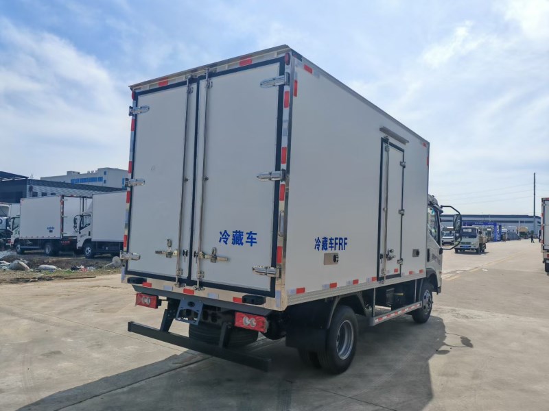 福田领航M6大宽体蓝牌冷藏车
