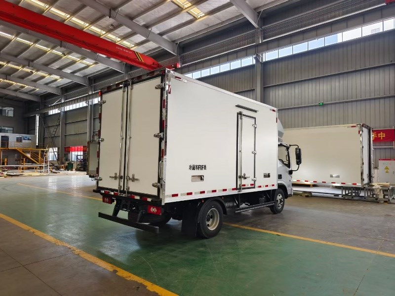新款福田欧马可欧康190马力冷藏车