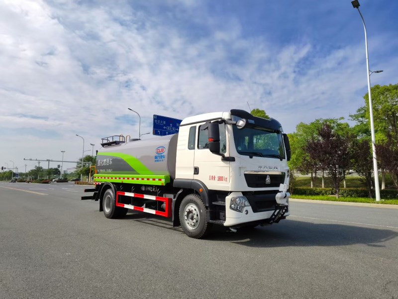 重汽豪沃TX  16方洒水车