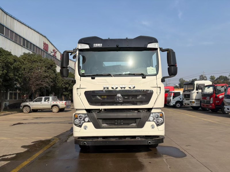 重汽豪沃TX  16方洒水车