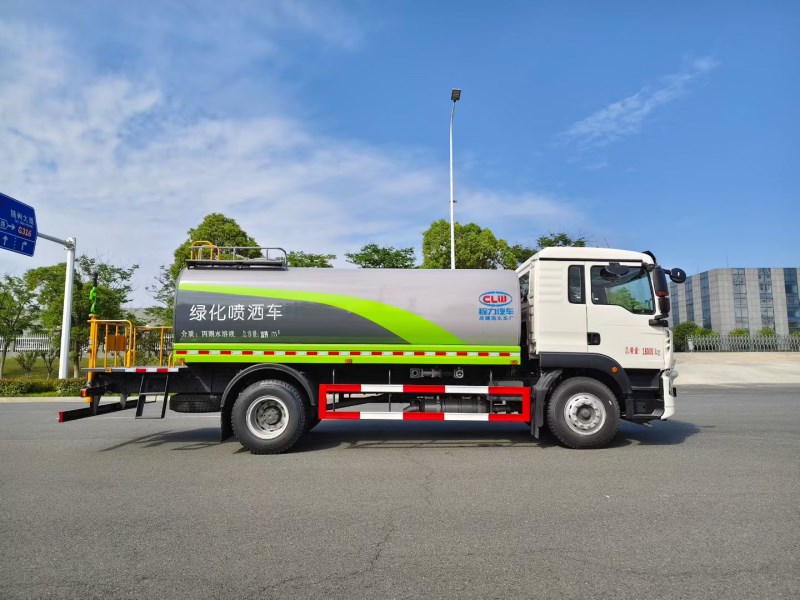 重汽豪沃TX  16方洒水车
