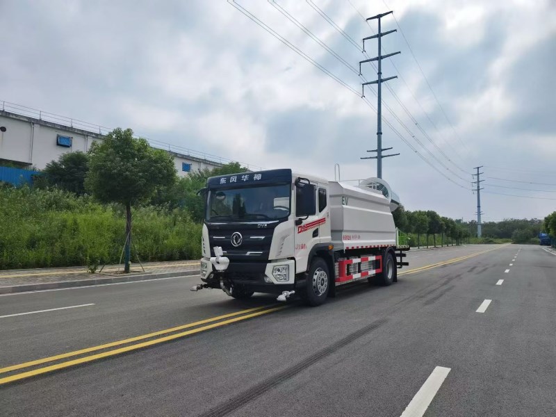 东‮华风‬神DV5 12立方洒‮车水‬纯电动清洗车