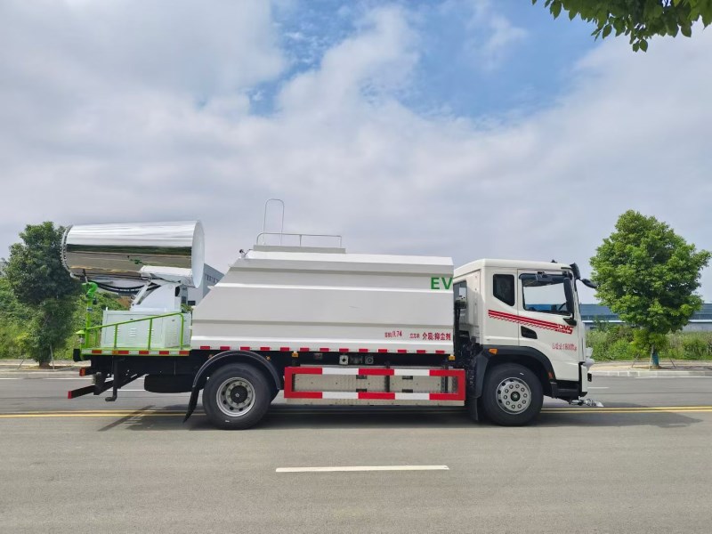 东‮华风‬神DV5 12立方洒‮车水‬纯电动清洗车