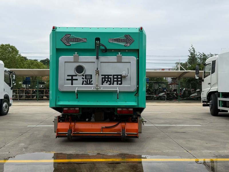 东风 3800 福瑞卡道路污染清除车