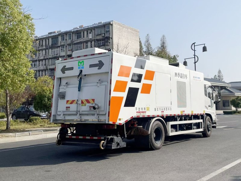 东风天锦全能四季清扫车