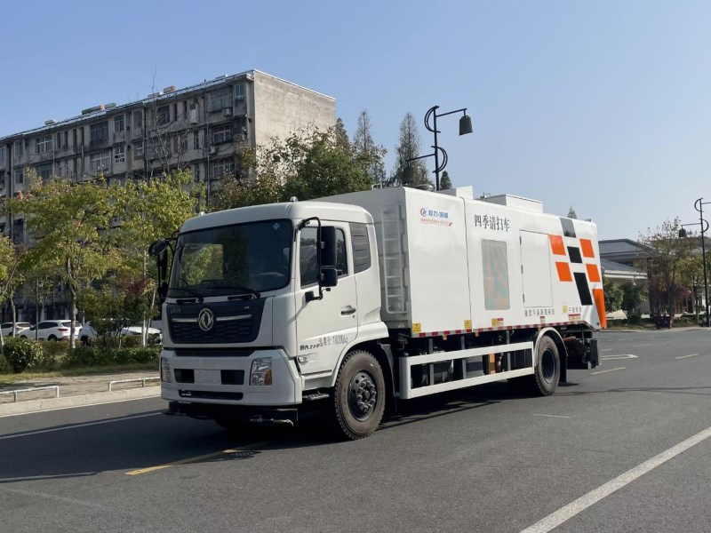 东风天锦全能四季清扫车