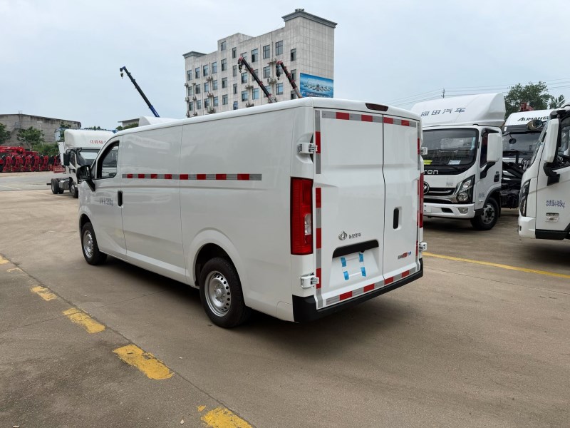长安跨越星V9纯电冷藏车