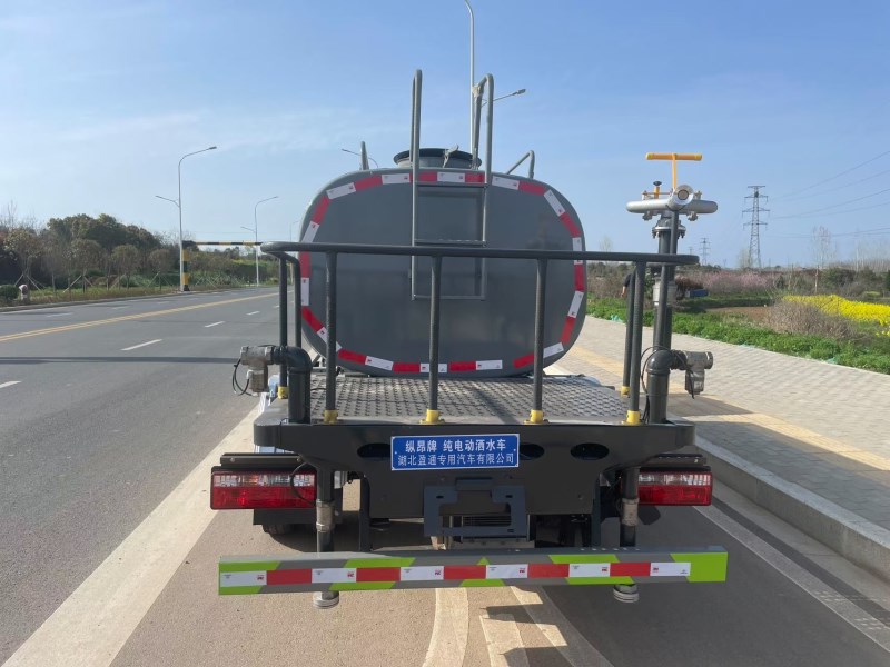 飞碟奥驰EV5纯电黄绿牌5方洒水车