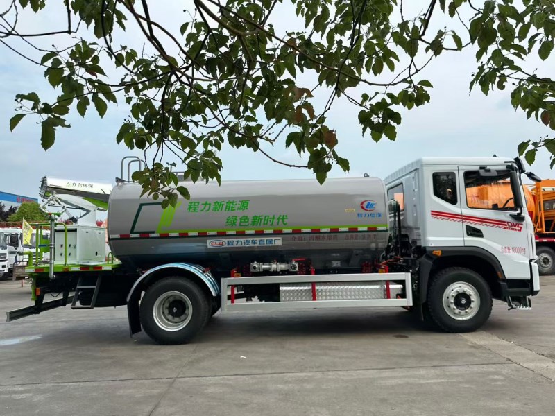 14方新能源洒水车