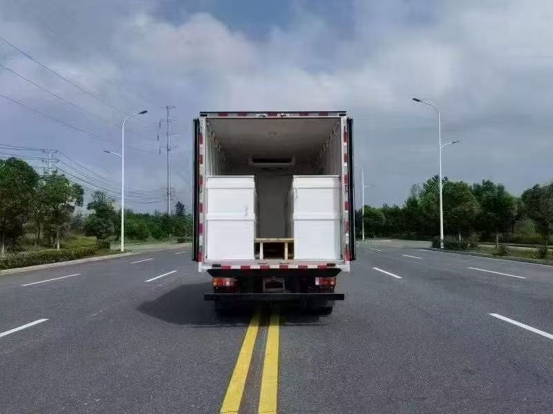 五十铃蓝牌活鱼运输车