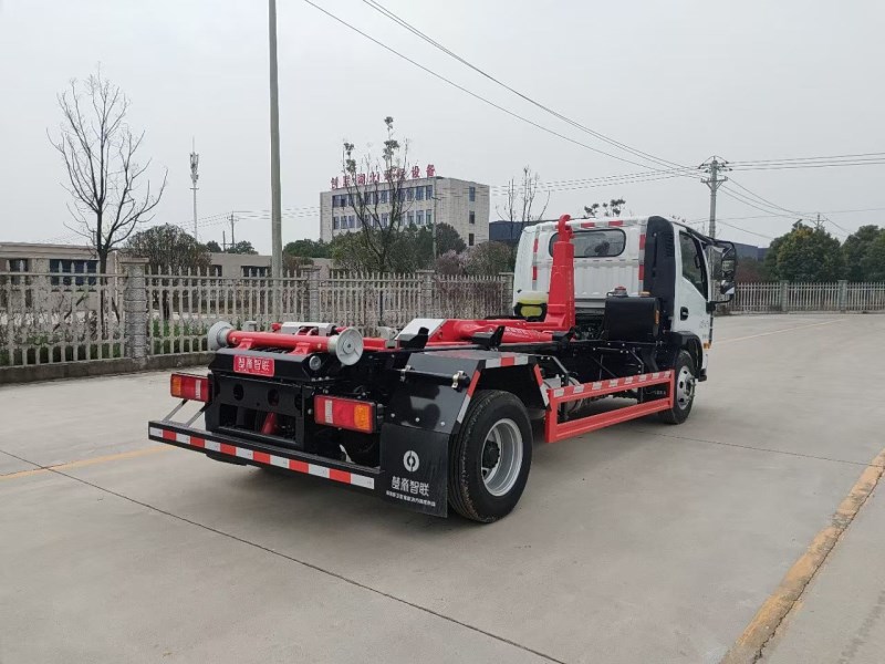 上汽跃进地库版重载勾臂车
