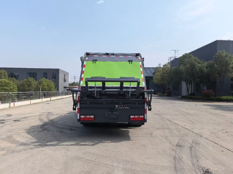 11方东风多利卡压缩垃圾车