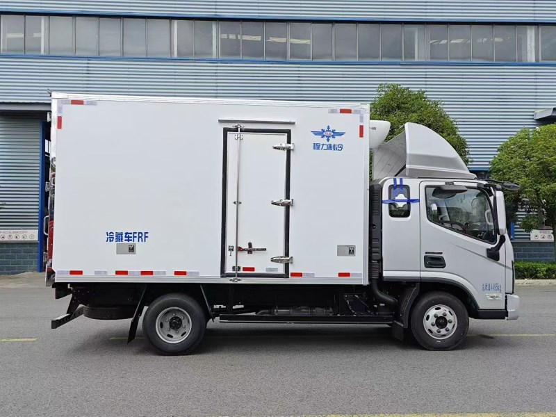 福田欧马可S1排半冷藏车3.0排量，福田康明斯210马力发动机