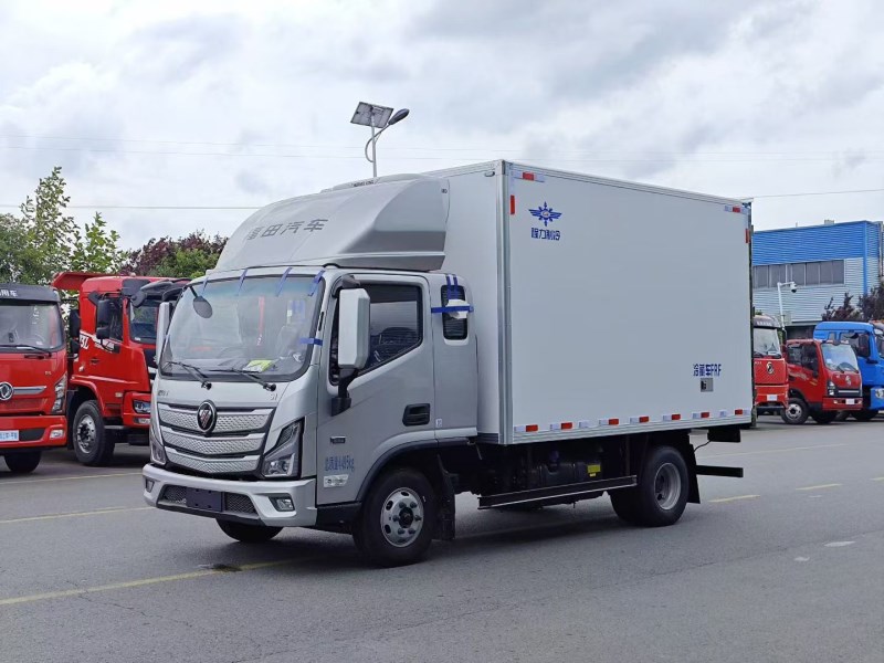 福田欧马可S1排半冷藏车3.0排量，福田康明斯210马力发动机