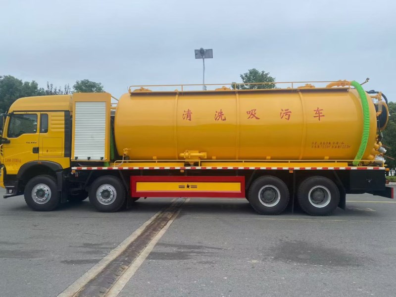 重汽豪沃前四后八33方清洗吸污车