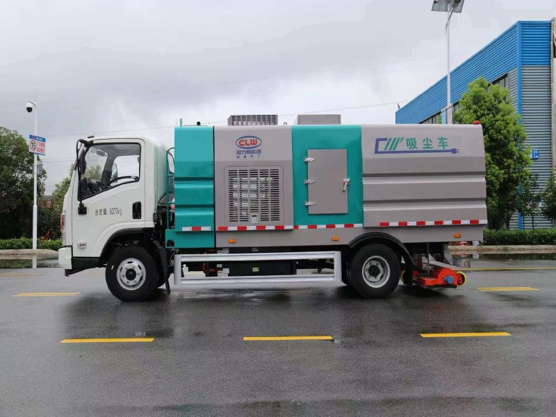 东风华神8吨纯电吸尘车