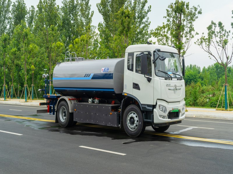 东风天锦新能源洒水车