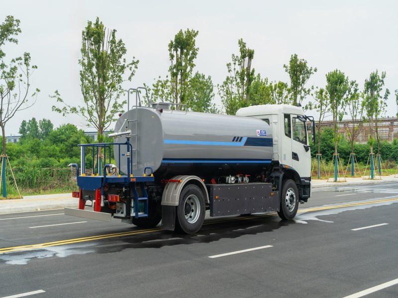 东风天锦新能源洒水车