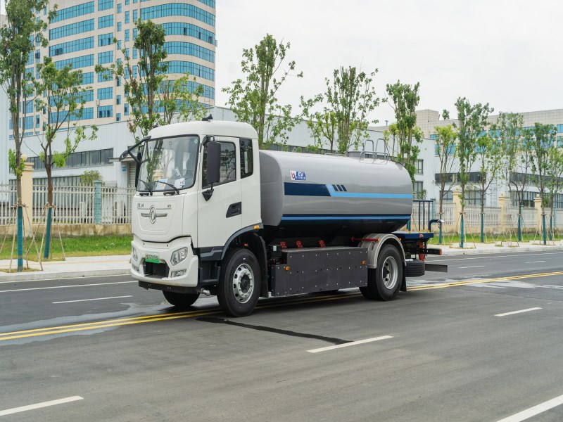 东风天锦新能源洒水车