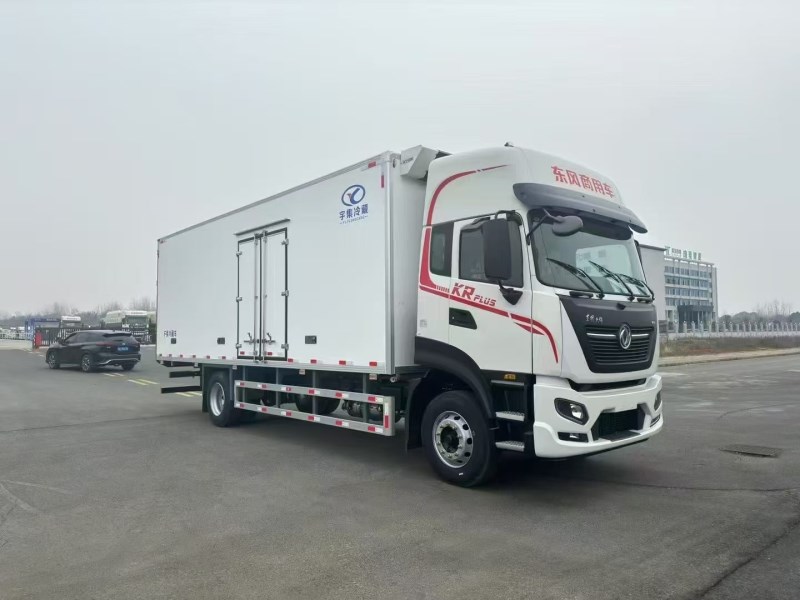 7.8米东风天锦PLUS冷藏车（气囊桥）