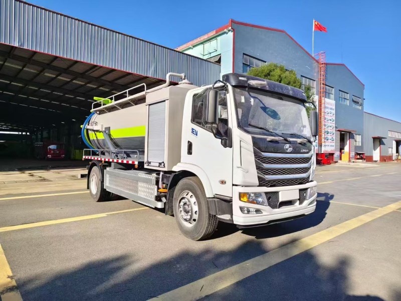 上汽跃进18吨纯电动吸污车