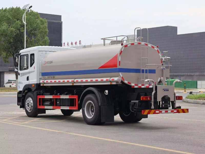 东风华神新款T5 15方洒水车